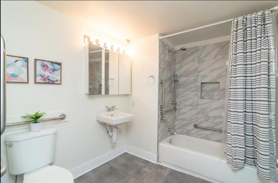Mccormick Place Beautiful With Optional Parking And Gym Access Sleeps 4 Near Soldier Field And Downtown Apartment Chicago